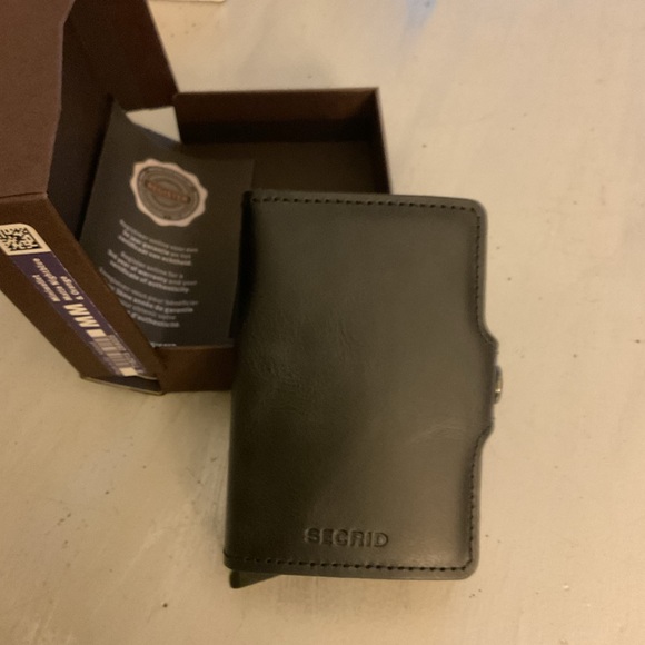 Secrid Matte Black Leather Card Holder - Picture 6 of 8